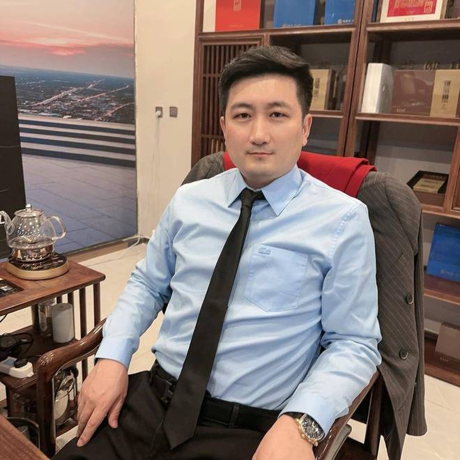 九游娱乐平台曝西蒙老杜再次塌房！坐路边吃煎饼逛夜市买廉价袜子疑团队运作