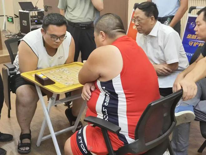 衡水银行九游娱乐官网举办首届“和谐邻里杯”全民健身象棋大赛→