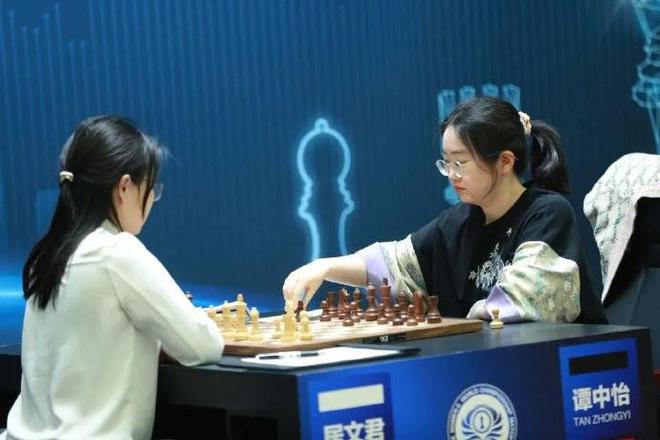 国际象棋女子世界冠军赛：卫冕冠军居文君击败谭中怡取得领先